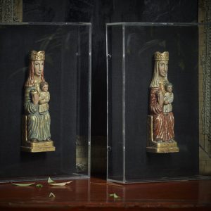 Virgen Románica en caja acrílica