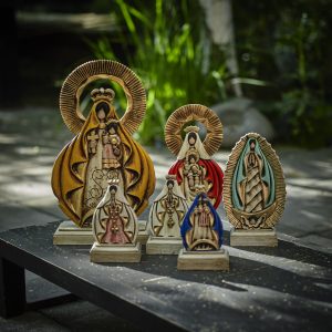 Grupo de varios tamaños de Virgenes María Lea
