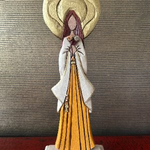 Virgen Rosa Mística Huellas 32cm de mesa